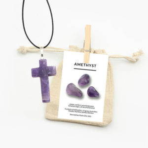 Amethyst Kreuz Anhänger mit Lederband im Jutebeutel und Beschreibungskarte