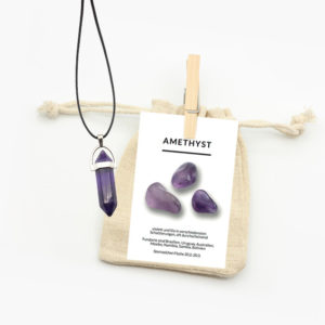 Amethyst Feng Shui Anhänger mit Lederband im Jutebeutel und Beschreibungskarte