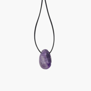 Skarabäus Anhänger aus Amethyst mit Lederband