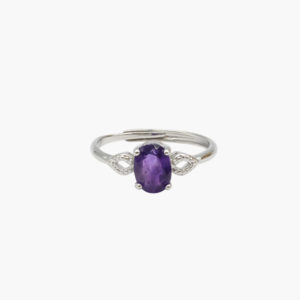 Versilberter Ring aus Messing mit einem Amethyst Schmuckstein facettiert