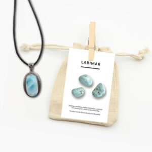 Larimar Anhänger mit Lederband und Beschreibungskarte